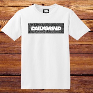 T-shirt¤☂เสื้อครอปสายฝอ เสื้อยืดชาย เสื้อวินเทจผญ - $#$DAILY GRIND เสื้อยืด COPY สําหรับผู้ชาย เสื้อคู่รัก