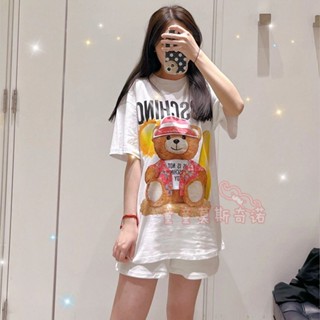 Moschino เสื้อยืดแขนสั้น ทรงหลวม ลายหมีสเก็ตบอร์ด แฟชั่นคู่รัก สําหรับผู้หญิง