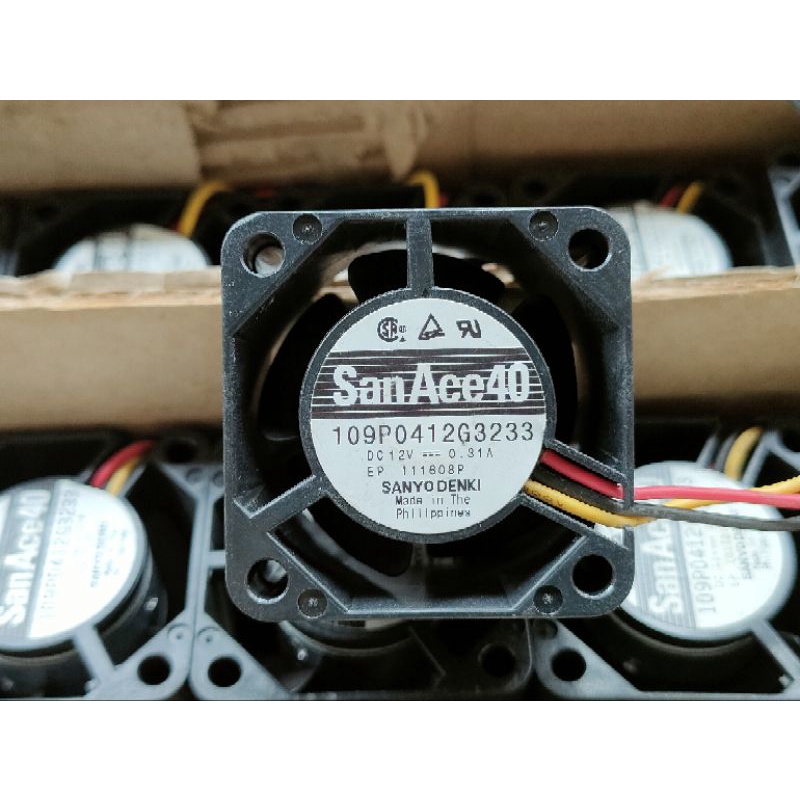 พัดลม 12VDC 40x40x28  0.31A สปีดกำลังดี ลมแรง เสียงไม่ดัง