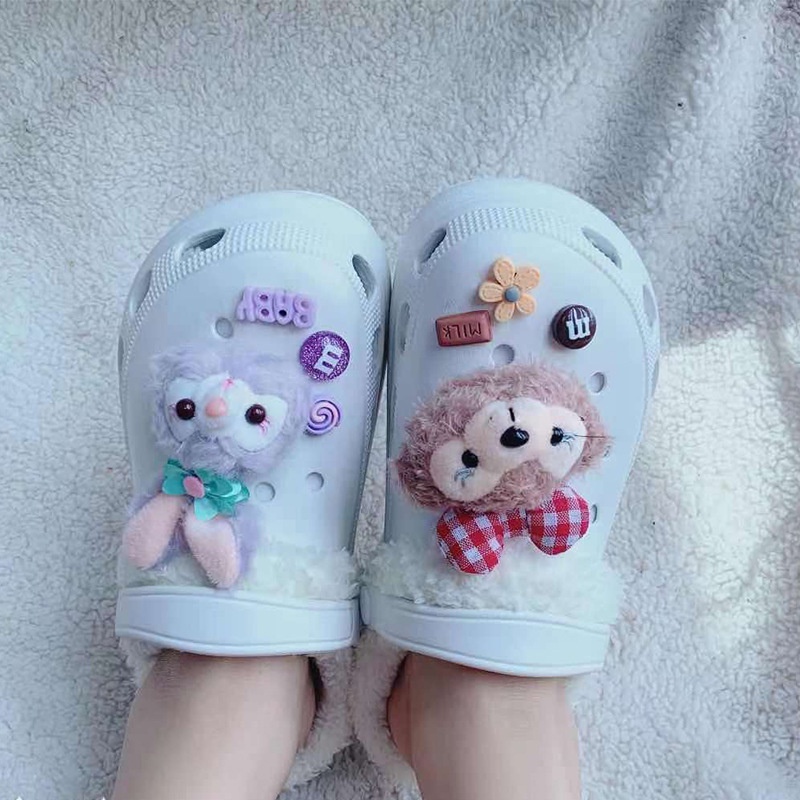 ชุดจี้รูปหมี Duffy Jibbits น่ารัก แต่งสายโซ่ เหมาะกับผู้หญิง สําหรับตกแต่งรองเท้า Crocs Stella Lou Shoe Charms M&M Candy Jibitz