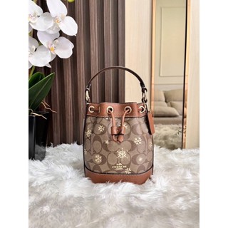 หายากมากๆ Coach CE587 Dempsey Drawstring Bucket Bag 15 In Signature Canvas With Snowflake Print