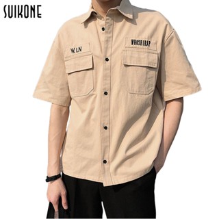 Suikone เสื้อยืดผู้ชาย เสื้อเชิ้ตแขนสั้นผู้ชายไม่ต้องรีดสไตล์การทำงานหลวม ระบายอากาศ สไตล์เอนกประสงค์