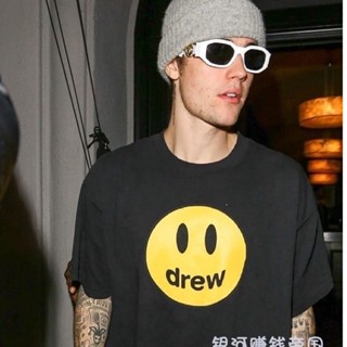 เสื้อยืดลายDREW  ลายหน้ายิ้ม เสื้อยืดผู้ชายผ้าคอตตอนแท้ๆ100% มีทั้งขาวและดำ สินค้าเกรดพรีเมี่ยม เสื้อลายDREW