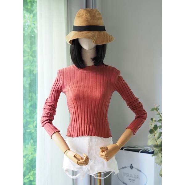 เสื้อคอเต่าสีชมพูเข้ม แบรนด์ ZARA trafaluc collection  Size S EUR S USA S MEX 26 เนื้อผ้าเป็นล่องตาม