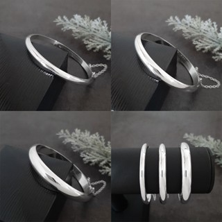 MT กำไลข้อมือเงินแท้ แบบเกลี้ยง (มีตัวล็อค+โซ่) ข้อมือ 17, 18, 19 ซม. Solid 925 Sterling Silver Bangle (sbg025) MT Jewelry มณีธารา