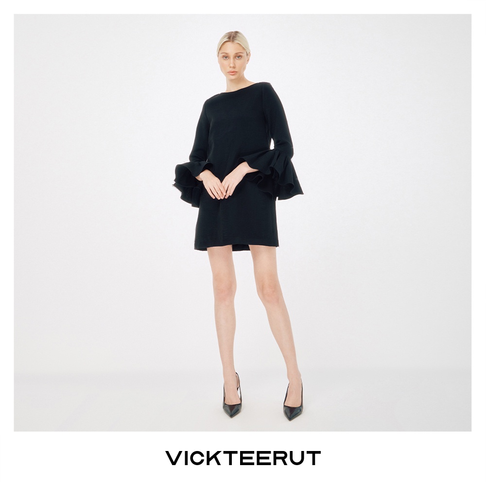 VICKTEERUT Re-Edition Flounce Sleeve Shift Dress เดรสสั้น เดรสแขนยาว แขนระบาย