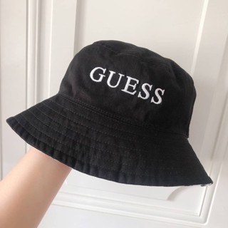 Guess มี1 Reversible Gingham Bucket Hat  หมวกกลับด้าน ใช้งานได้ทั้ง2ฝั่ง