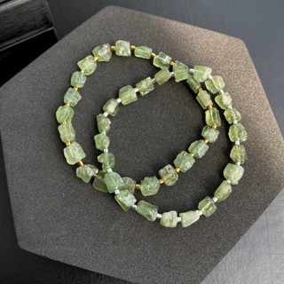 กำไลหินแท้ กรีนอะพาไทต์ คั่นเฮมาไทต์ (Green Apatite with Hematite) ขนาด 6mm