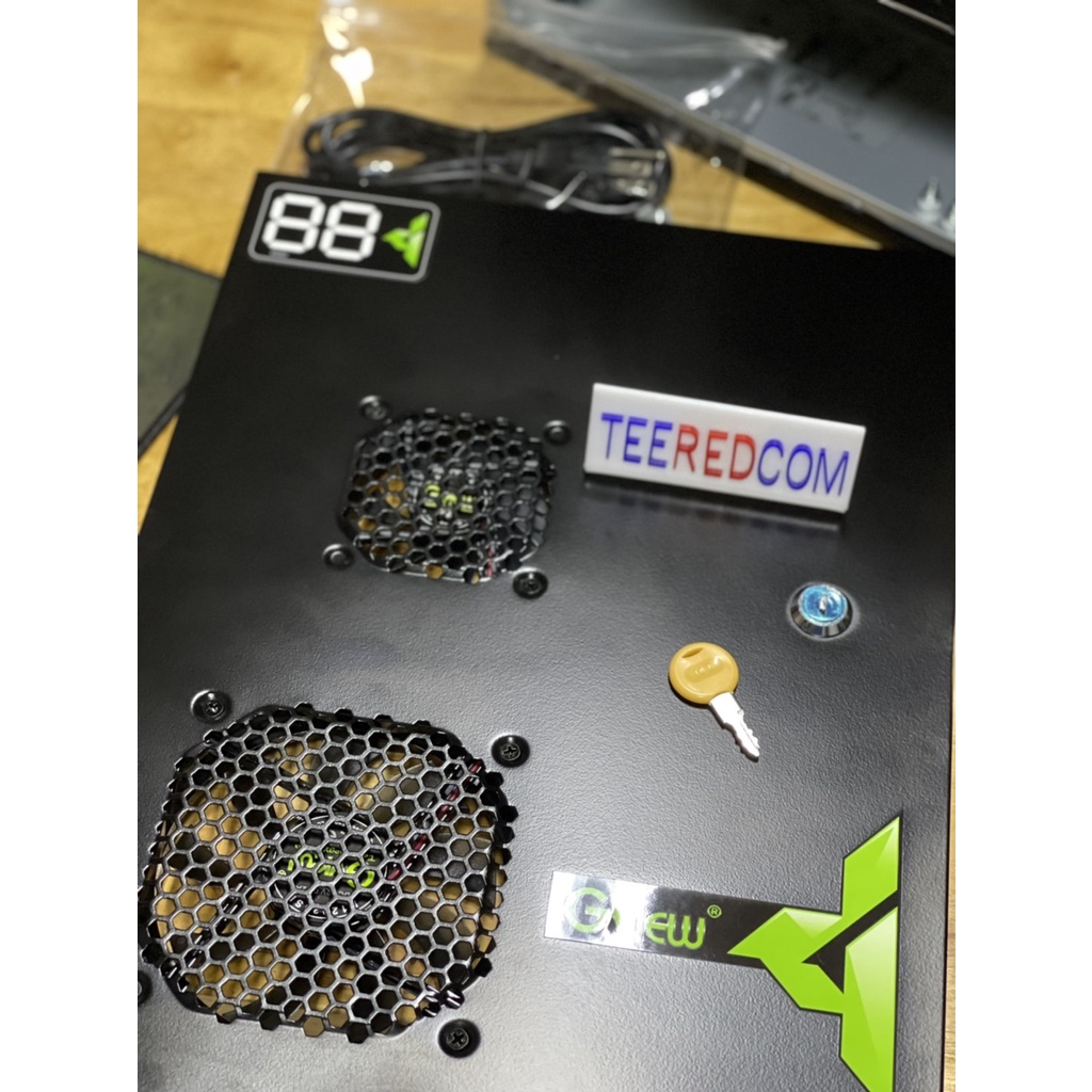 คอมเล่นเกมส์ ทํางาน ตัดต่อ เเรงๆ  CPU E5 2690 8C 16T Turbo 3.8Ghz/RAM 16GB/RX 550 4GB/ SSD M.2 Nvme 256GB