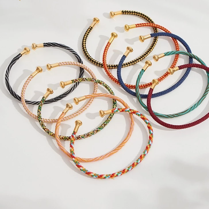 สร้อยข้อมือเชือกลวดเหล็กถักรูปตัว C 3 มม. สีแดง
