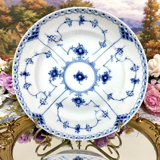 Royal Copenhagen Blue Fluted Half Lace Plate จาน ขนาด 9 นิ้ว