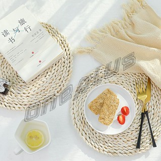 OnePlus แผ่นรองหม้อสานจากต้น กก วัสดุธรรมชาติ ที่รองจาน รองแก้ว สานทรงกลม Corn husk woven placemat