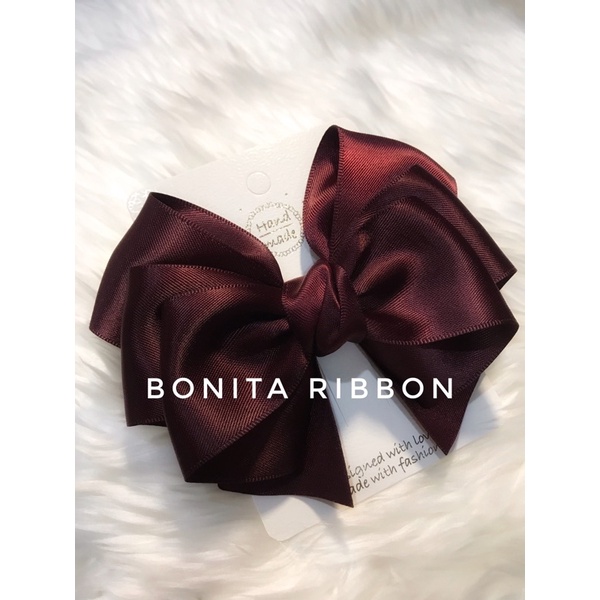 [ พรีออเดอร์ ] ใหม่ โบว์ติดผมผ้าซาตินสีแดง Burgundy 3 ชั้น ไล่ระดับอย่างสวยงาม สวย สีแดงหรูหราสุดๆ