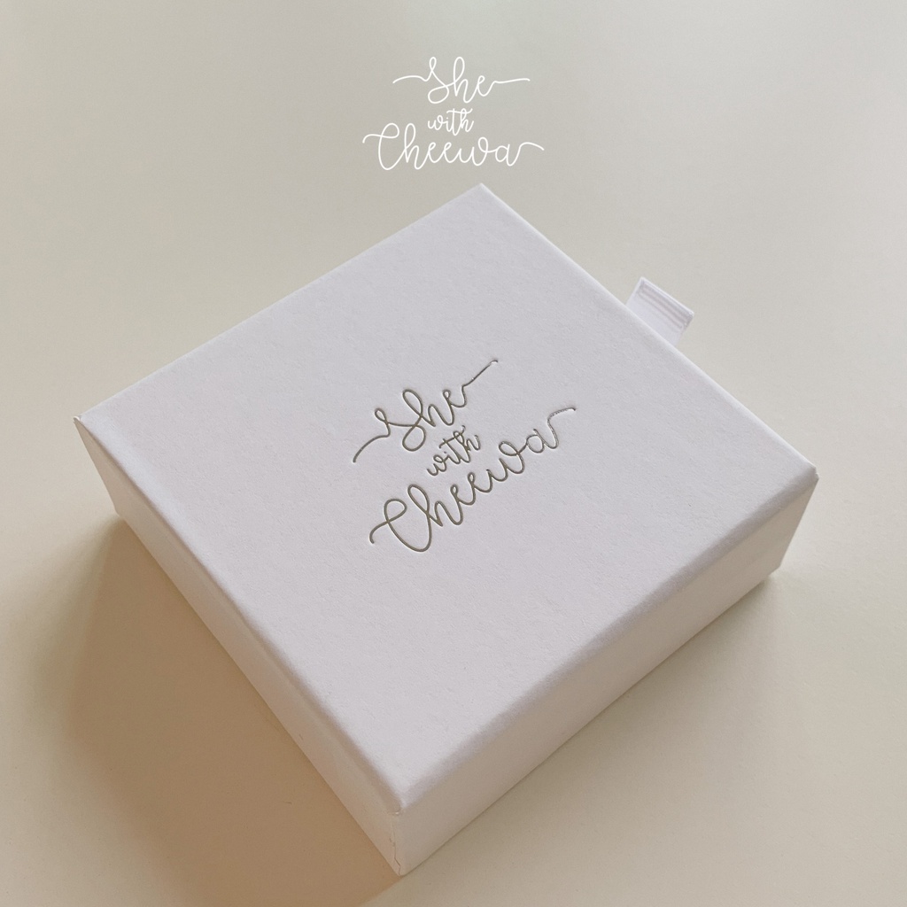 [เฉพาะซื้อคู่กับสินค้าของทางร้านเท่านั้น] She with Cheewa | gift box | กล่องใส่เครื่องประดับสำหรับให้เป็นของขวัญ