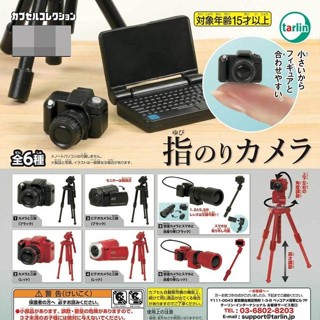 กาชาปองโมเดลกล้องสีแดงและดำแบบต่างๆ