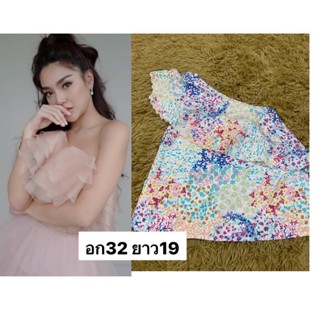 Recommend💥💥เสื้อไหล่เบี่ยงแต่งระบายพร้อมส่ง เสื้อครอปผ้าFloral ลายสวย อก 32 งานดีงานน่ารักมากมายค่ะไหล่เบี่ยงแต่งระบาย