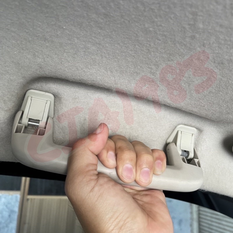 มือจับหลังคา หรือ มือจับโหนหลังคา ford ranger และ Mazda BT50 สีครีม ของแท้