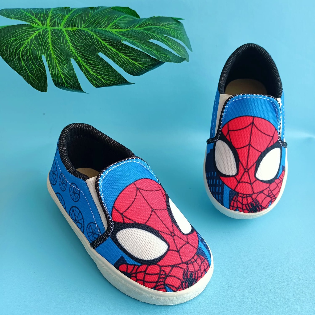 รองเท้าสลิปออนเด็ก spiderman motif สีน้ําเงิน