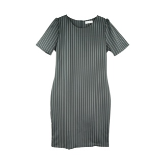 Dress Code เดรสแขนสั้นคอกลมลายริ้ว | Short Sleeve Striped Dress ชุดเดรสทำงาน สีดำ