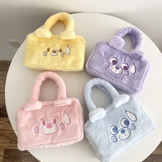 blinkgirl 〰️ พร้อมส่ง 🧸 กระเป๋าถือ bear ขนนุ่มๆ น่ารักมากๆ ได้ไปไม่ผิดหวังแน่นอน ขนาด 24*15*5 ซม.