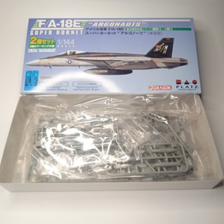 โมเดลF/A-18E 1/144 Super Hornet 1กล่องมี2ลำ