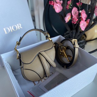 CHTISTIAN DIOR SADDLE MICRO SIZE 13Cm  ( สีใหม่ปีใหม่ มาพร้อมสายสะพาย คุ้มมาก ของเเท้ของสีใหม่กับ ปี่นี้มาพร้อมของเเท้ )