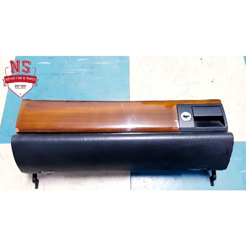 ฝาเก๊ะเก็บของบนคอนโซล benz w126