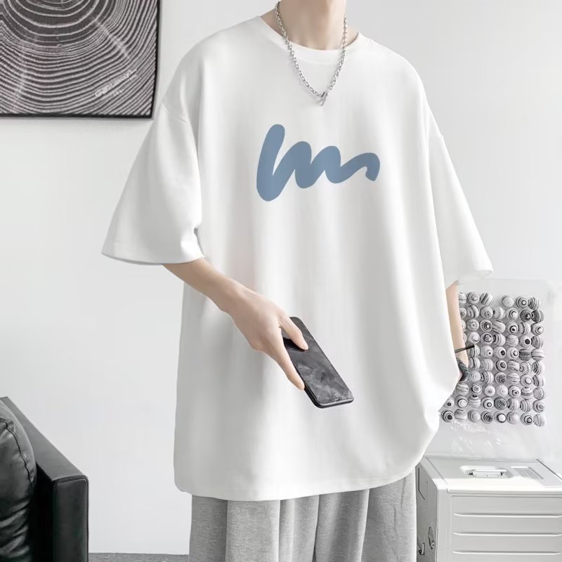 เสื้อยืดคอกลม แขนสั้น พิมพ์ลาย ทรงหลวม โอเวอร์ไซซ์ สไตล์เกาหลีใต้ สําหรับผู้ชาย และผู้หญิง【M-8XL】
