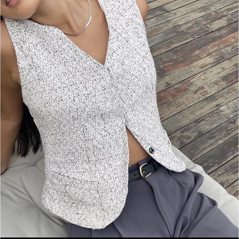 ส่งต่อ irene vest สี black ร้าน pocketwood