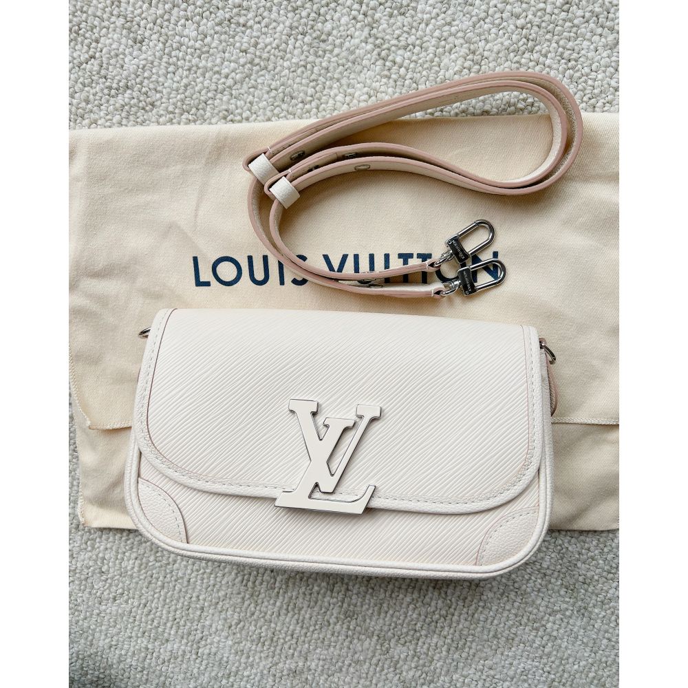 Spot Louis vuitton Louis Vuitton LV BUCI single shoulder underarm bag white water ripple