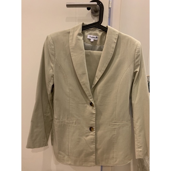 set suite เสื้อกางเกง สีครีมอมเขียว pomelo size XS used once like new