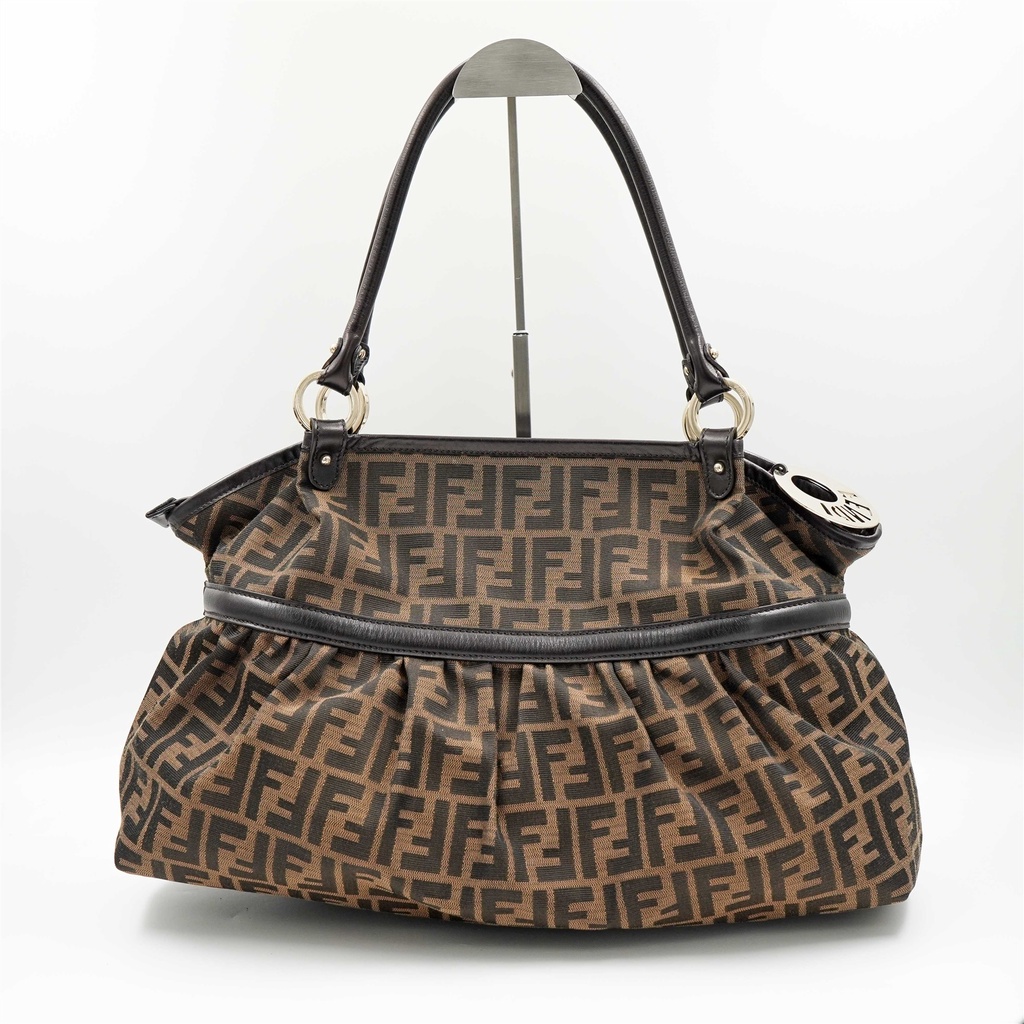 FENDI Fendi ZUCCA Chef Bag กระเป๋าผ้า Canvas สายตายาวตามอายุกระเป๋าสะพายไหล่