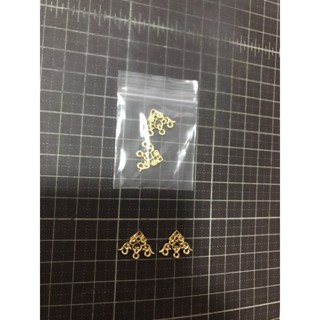 KHMรหัส543แผ่นโลหะฉลุสีทอง(จิ๋ว) ขนาด 2*1.9ซม. 2 ชิ้น ราคา 12 บาท