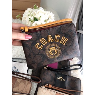 💟กระเป๋าตังค์คล้องมือ Coach เขียวเหนี่ยวทรัพย์  ไซต์ S ซิปเดียว ของแท้100% ส่งฟรี!!