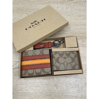 (ส่งฟรี) COACH BOXED 3-IN-1 WALLET GIFT SET กระเป๋าสตางค์ผู้ชาย + พวงกุญแจ เซ็ทสุดคุ้ม มาพร้อมกล่องCoach ของแท้