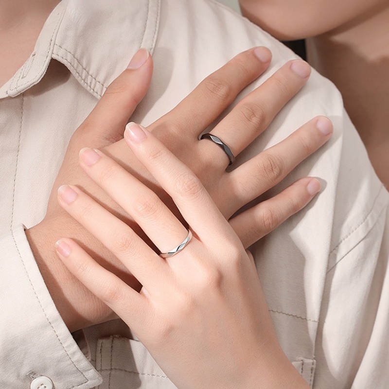 แหวนแต่งงาน เรียบง่าย แหวนคู่ รูปเพชร แหวนนิ้วมือ เครื่องประดับแฟชั่น ผู้หญิง ปาร์ตี้ แหวนผู้ชาย บาง ปรับได้ เปิดเรียบ หรูหรา เรขาคณิต