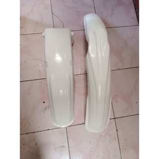 Yamaha DT 125 บังโคลนรถไฟ สีขาว