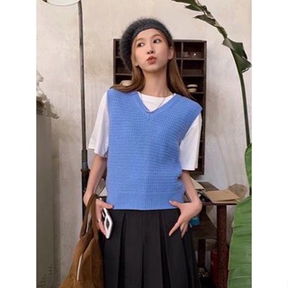 เสื้อแขนกุดผ้านิตคอวี TEXTURED V NECK KNITTED VEST