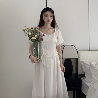 พร้อมส่ง 🥼🩹 Intertwined with ribbon dress เดรสสีขาวแต่งไขว้สายริบบิ้น (37448)