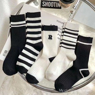 🧦ถุงเท้ากลางสายรัดยางสูงถุงเท้าแบบกองฤดูใบไม้ร่วงและฤดูหนาว ins สีทึบอินเทรนด์ญี่ปุ่น 🧦 (สุ่มสีหนึ่งคู่) SH5959