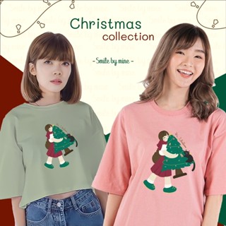 (Girls with christmas tree) เสื้อยืดคริสต์มาส Christmas เสื้อยืดสกรีนลาย เสื้อยืดน่ารัก เสื้อทรง oversize โอเวอร์ไซต์