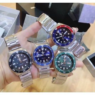 นาฬิกาข้อมือ ชาย เรือนเงิน มีกน้าแัดหลายสีค่ะ 
#NEW SEIKO  WATCH ⌚⌚

มีประกันศูนย์