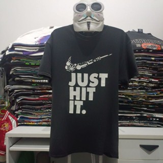 เสื้อยืดมือสอง Usa แบรนด์ ล้อเลียน Nike กาชัญ สายเขียว 420 JUST HIT IT. Size M.อก20/ยาว27