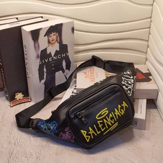 กระเป๋าคาดอก Balenciaga