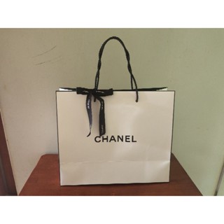 ถุงกระดาษแบรนท์เนม CHANEL พร้อมโบว์สีดำ มือสอง