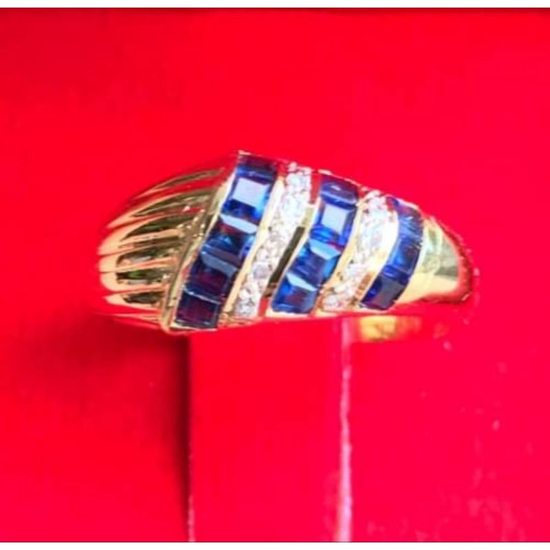 แหวนทองคำแท้ 14K ประดับพลอยไพลินเพชรขนาด 0.5 × 8 เม็ด รวม 4 ตังค์
น้ำหนัก 3.24 กรัม ไซส์ 54

ราคา 6,600.-