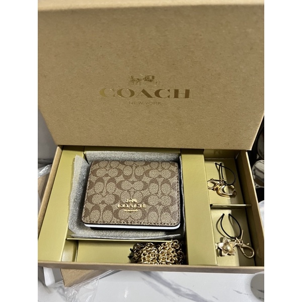 พร้อมส่ง Coach  Boxed Mini Wallet On A Chain In Signature Canvas