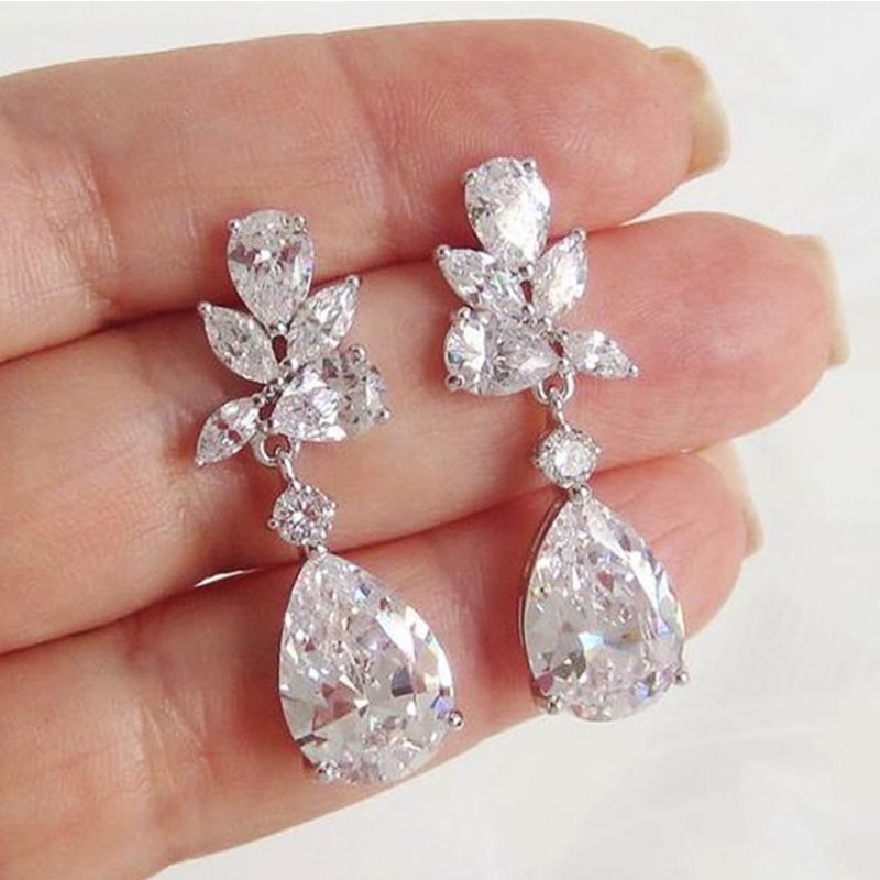 925 เงินสเตอร์ลิงโปร่งใส Cubic Zirconia Dangle ต่างหูผู้หญิงสําหรับหมั้นงานแต่งงาน Graceful Ladys ต่างหูเครื่องประดับแฟชั่น
