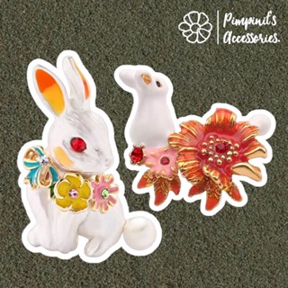 ʕ •ᴥ•ʔ ✿ พร้อมส่ง : เข็มกลัดเซ็ทกระต่ายขาวและดอกไม้ | White Rabbit &amp; Flower Enamel Brooch Pin Set.