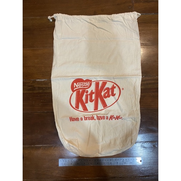 กระเป๋าผ้าหูรูด KitKat